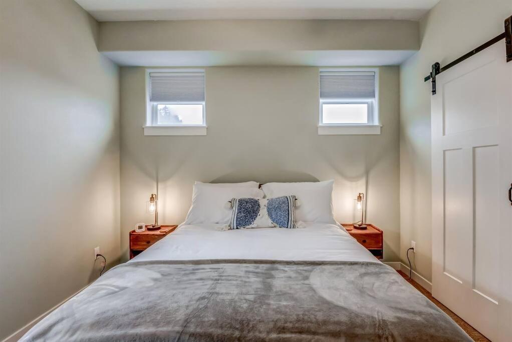 New Tri-Level Home With Ocean View And 3 En-Suite Bedrooms! Depoe Bay Exterior foto