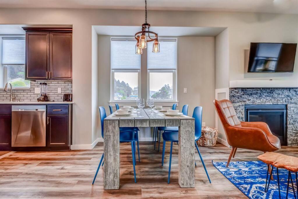 New Tri-Level Home With Ocean View And 3 En-Suite Bedrooms! Depoe Bay Exterior foto
